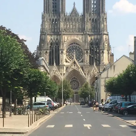 Le Classique Champenois, Centre Ville, Proche Cathedrale Lägenhet *