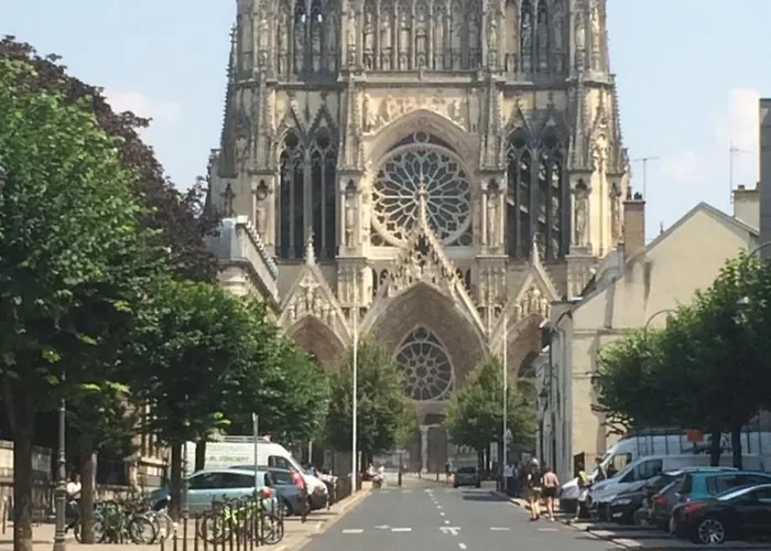 Le Classique Champenois, Centre Ville, Proche Cathedrale Apartment *